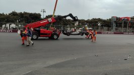Во время третьих свободных заездов команд "Формулы-1" в Баку произошла авария (ФОТО/ВИДЕО)