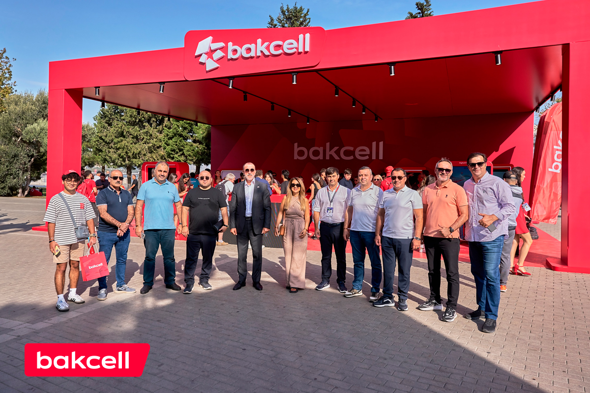Представители СМИ посетили стенд “Formula 1” компании “Bakcell”