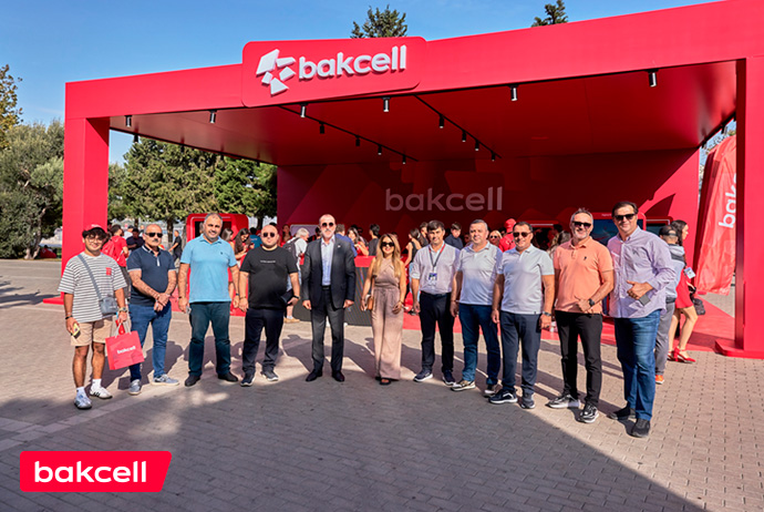 Представители СМИ посетили стенд “Formula 1” компании “Bakcell”