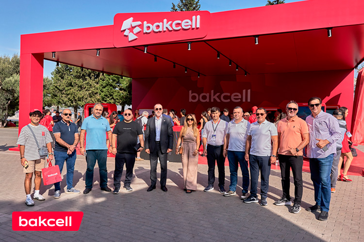 Представители СМИ посетили стенд “Formula 1” компании “Bakcell”