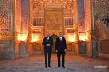 Президент Узбекистана встретил в Самарканде канцлера Германии Олафа Шольца (ФОТО)