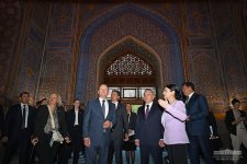 Президент Узбекистана встретил в Самарканде канцлера Германии Олафа Шольца (ФОТО)