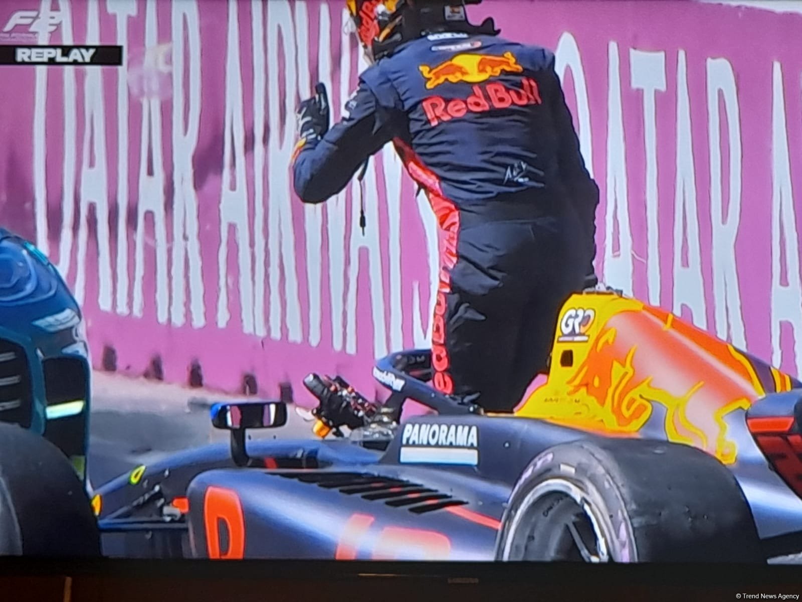 Several cars collided during Formula 2 team races in Baku (PHOTO)