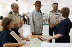 Azerbaijan's defense ministry holds meeting with famous photographer Reza Deghati (PHOTO)