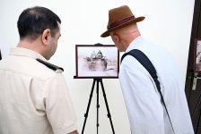 Azerbaijan's defense ministry holds meeting with famous photographer Reza Deghati (PHOTO)