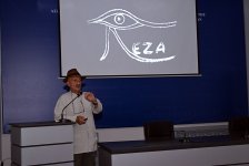 Azerbaijan's defense ministry holds meeting with famous photographer Reza Deghati (PHOTO)