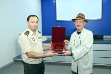 Azerbaijan's defense ministry holds meeting with famous photographer Reza Deghati (PHOTO)