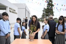 Вице-президент Фонда Гейдара Алиева Лейла Алиева побывала в недавно построенной школе в Билясуварском районе (ФОТО)