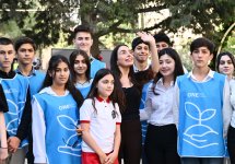 Renovated courtyard handed over to residents with participation of Vice-President of Heydar Aliyev Foundation Leyla Aliyeva (PHOTO)