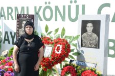 Azerbaijan's Army servicemen visit second Martyrs' Alley (PHOTO)