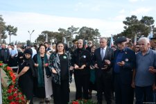 Azerbaijan's Army servicemen visit second Martyrs' Alley (PHOTO)