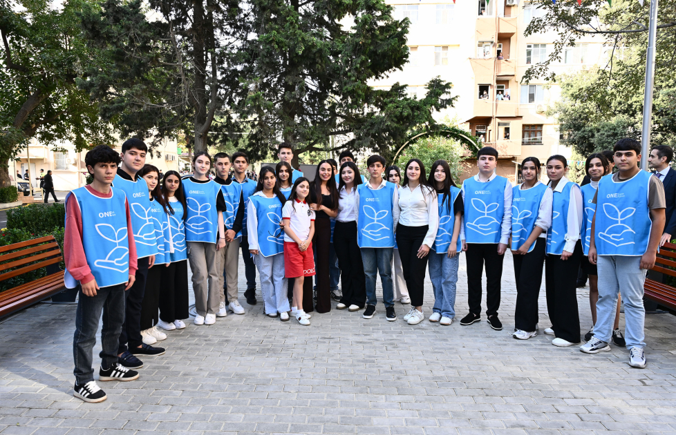 Renovated courtyard handed over to residents with participation of Vice-President of Heydar Aliyev Foundation Leyla Aliyeva (PHOTO)