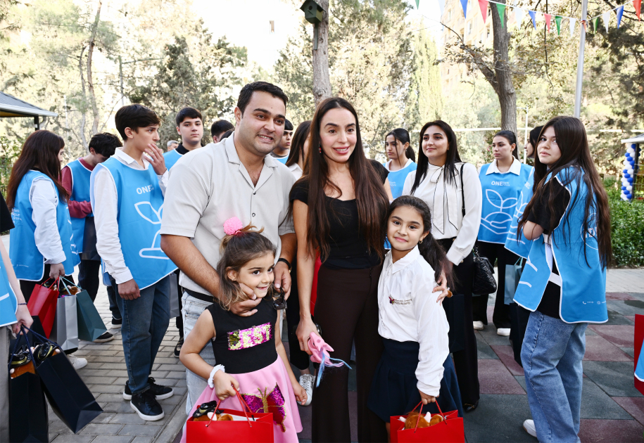 Renovated courtyard handed over to residents with participation of Vice-President of Heydar Aliyev Foundation Leyla Aliyeva (PHOTO)
