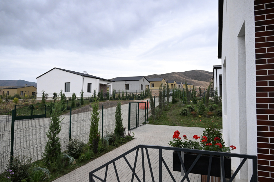 President Ilham Aliyev familiarizes with reconstruction works in Khydyrli village of Aghdam (PHOTO/VIDEO)