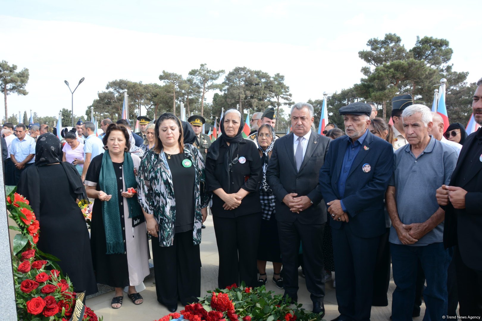 Azerbaijan's Army servicemen visit second Martyrs' Alley (PHOTO)