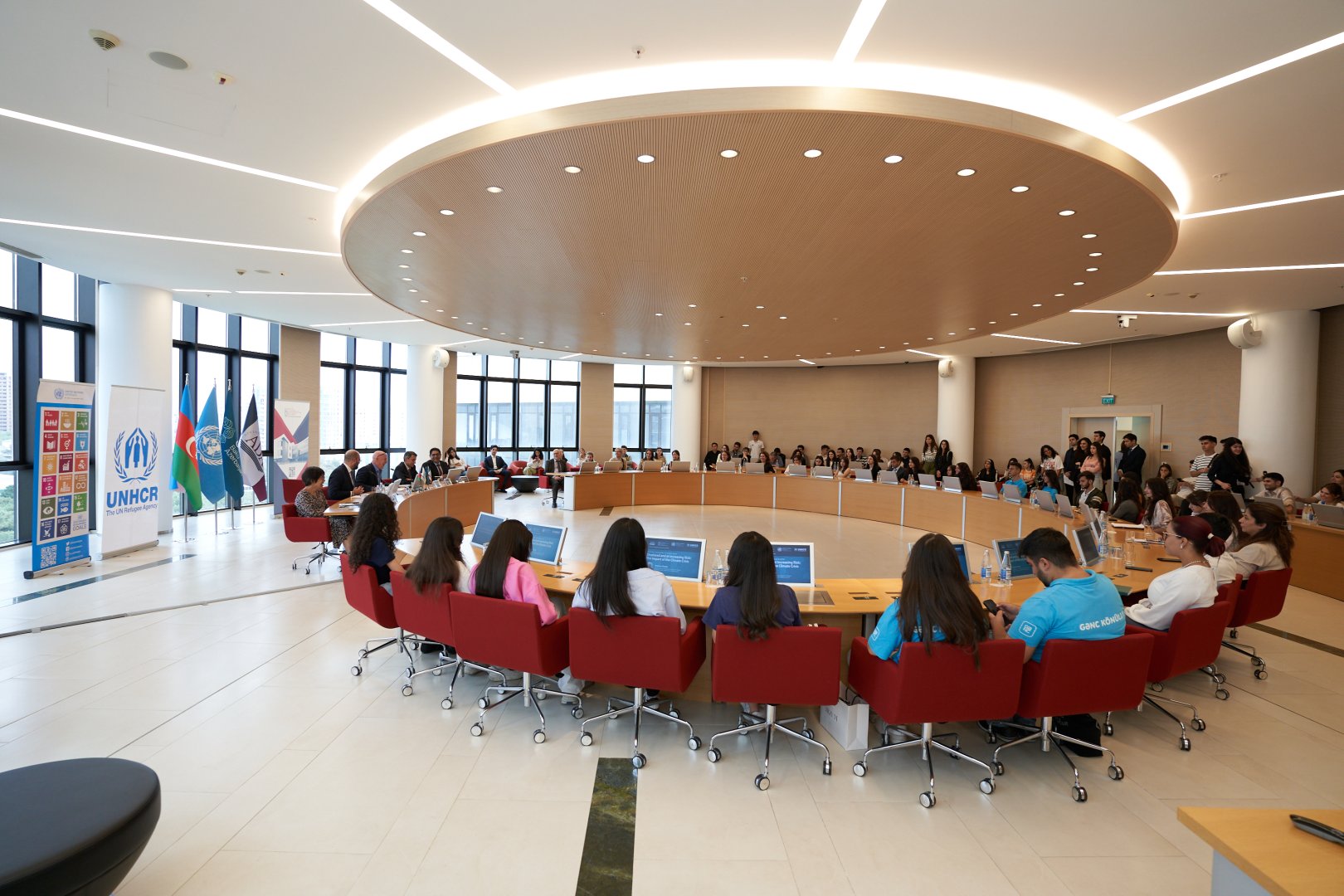 High-level UN Refugee Agency official leads session at ADA University (PHOTO)