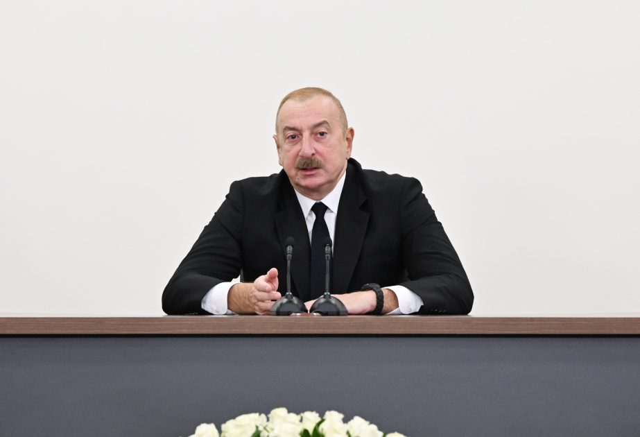 Президент Ильхам Алиев на встрече со студентами Карабахского университета рассказал о героизме наших военных