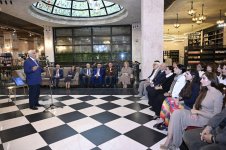 Вице-президент Фонда Гейдара Алиева Лейла Алиева и руководитель Баку Медиа Центра Арзу Алиева приняли участие в презентации учебника «A grammar of contemporary Azerbaijani» в Бакинском книжном центре (ФОТО)