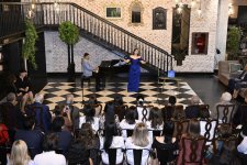 Вице-президент Фонда Гейдара Алиева Лейла Алиева и руководитель Баку Медиа Центра Арзу Алиева приняли участие в презентации учебника «A grammar of contemporary Azerbaijani» в Бакинском книжном центре (ФОТО)