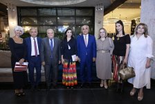 Вице-президент Фонда Гейдара Алиева Лейла Алиева и руководитель Баку Медиа Центра Арзу Алиева приняли участие в презентации учебника «A grammar of contemporary Azerbaijani» в Бакинском книжном центре (ФОТО)