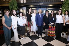 Вице-президент Фонда Гейдара Алиева Лейла Алиева и руководитель Баку Медиа Центра Арзу Алиева приняли участие в презентации учебника «A grammar of contemporary Azerbaijani» в Бакинском книжном центре (ФОТО)