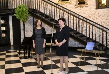 Вице-президент Фонда Гейдара Алиева Лейла Алиева и руководитель Баку Медиа Центра Арзу Алиева приняли участие в презентации учебника «A grammar of contemporary Azerbaijani» в Бакинском книжном центре (ФОТО)