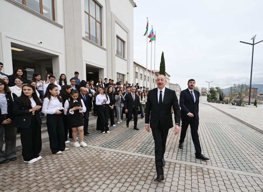 Президент Ильхам Алиев принял участие в открытии после ремонта Карабахского университета (ВИДЕО/ФОТО)