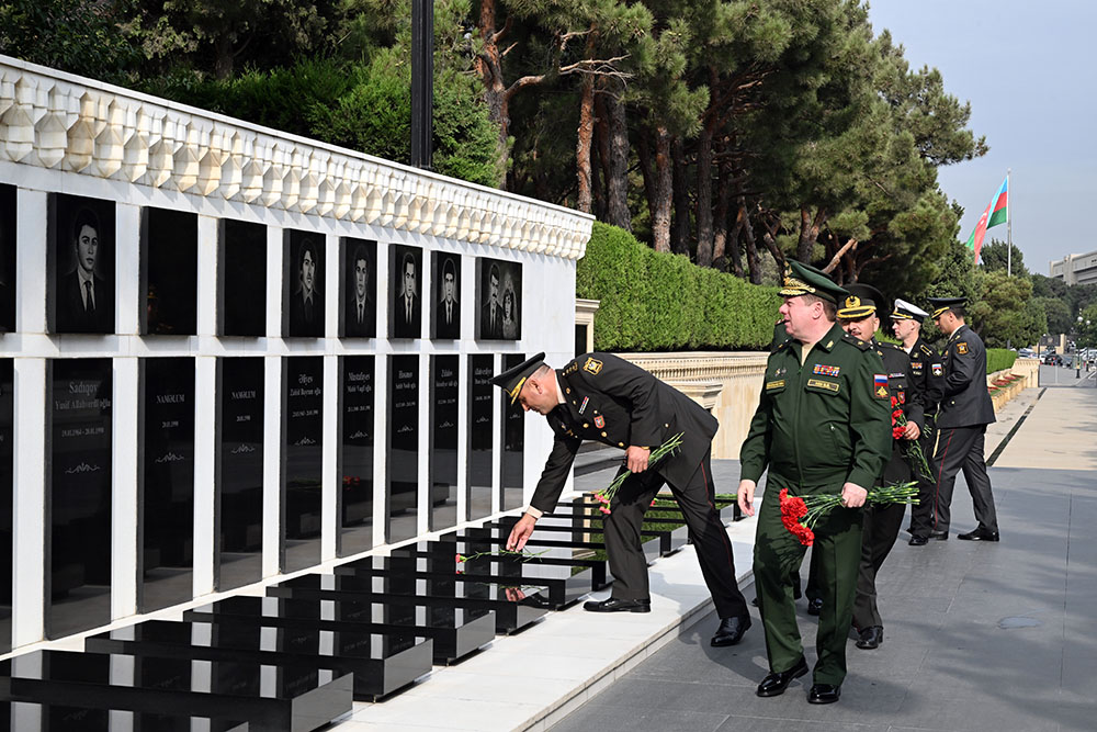 Azerbaijani, Russian defense ministries exchange views on range of issues (PHOTO)