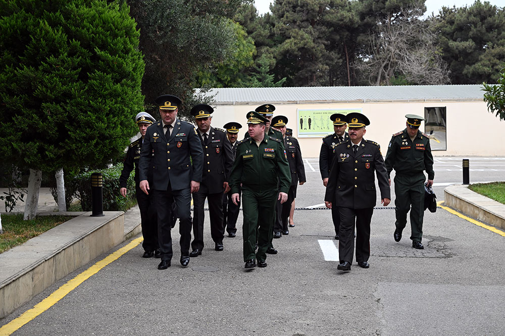 Azerbaijani, Russian defense ministries exchange views on range of issues (PHOTO)