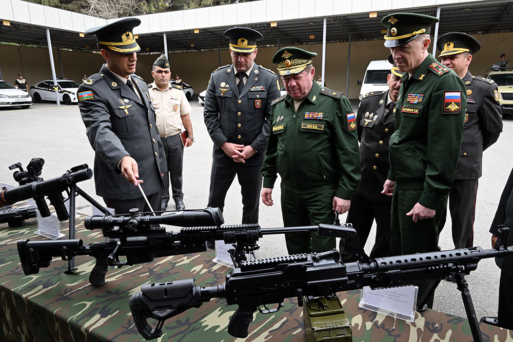 Azerbaijani, Russian defense ministries exchange views on range of issues (PHOTO)