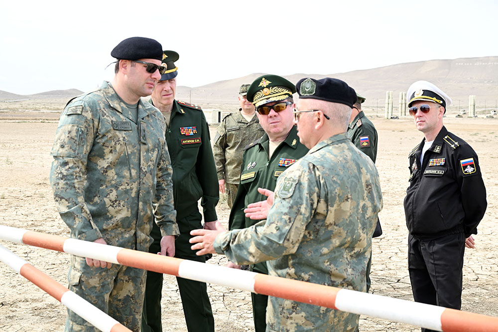 Azerbaijani, Russian defense ministries exchange views on range of issues (PHOTO)
