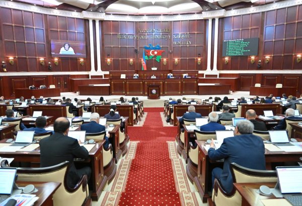 В Милли Меджлисе показан документальный фильм "Первая национальная Конституция и Суверенитет Азербайджана"