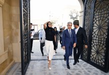 Президент Фонда Гейдара Алиева Мехрибан Алиева и члены ее семьи посетили сданную в пользование после капремонта мечеть в поселке Ахмедли (ФОТО)