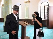 Президент Фонда Гейдара Алиева Мехрибан Алиева и члены ее семьи посетили сданную в пользование после капремонта мечеть в поселке Ахмедли (ФОТО)