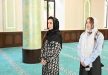 Президент Фонда Гейдара Алиева Мехрибан Алиева и члены ее семьи посетили сданную в пользование после капремонта мечеть в поселке Ахмедли (ФОТО)