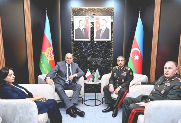 Azerbaijan, Italy defense ministers moot co-op in military and military-technical spheres