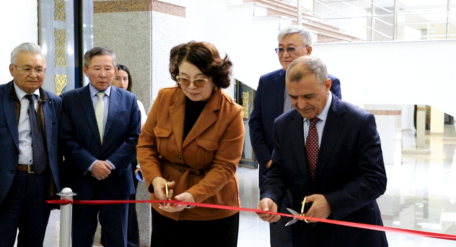 В Казахстане будут более широко изучать азербайджанскую  литературу (ФОТО)