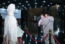 Жемчужины искусства Азербайджана в Казахстане – ковры, картины,  гурама, кялагаи, мода (ФОТО)