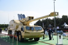 На выставке ADEX в Баку демонстрируются тяжелая артиллерия и военная авиация (ФОТО)