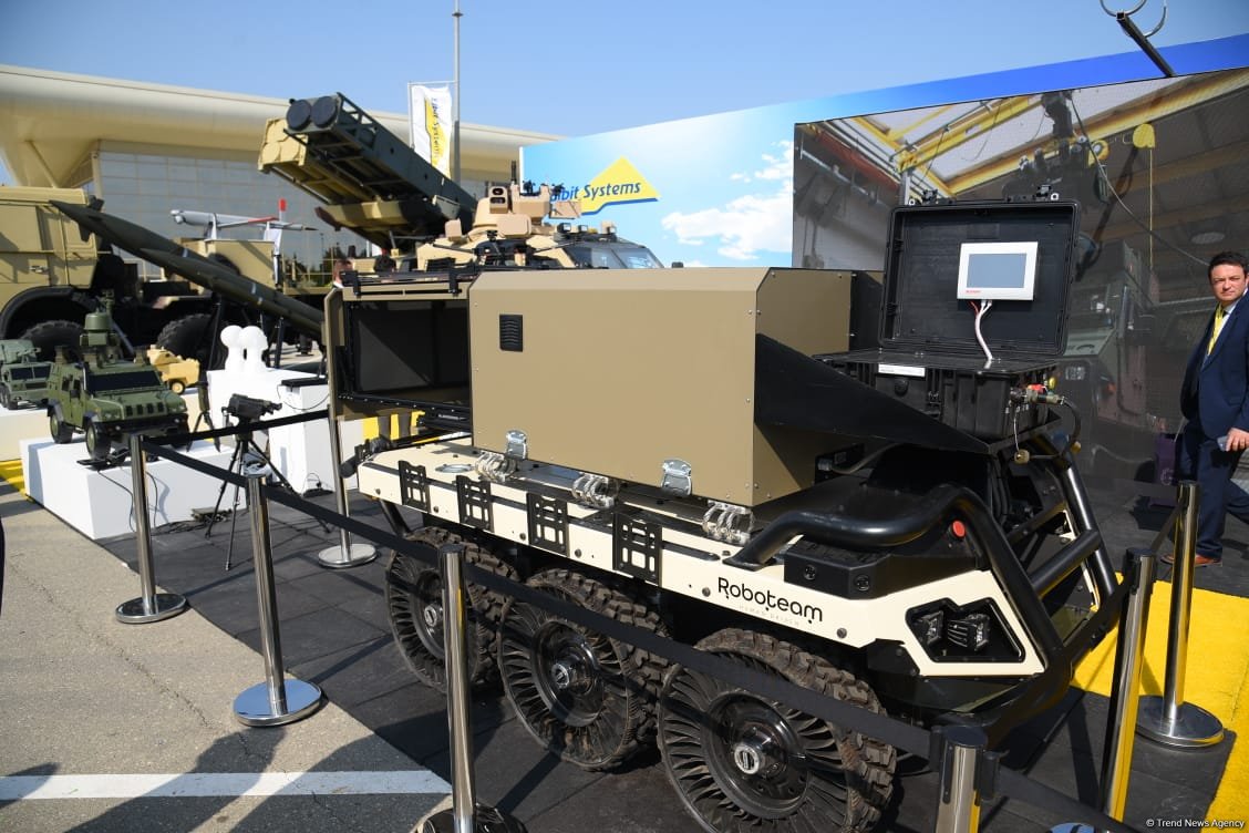На выставке ADEX в Баку демонстрируются тяжелая артиллерия и военная авиация (ФОТО)