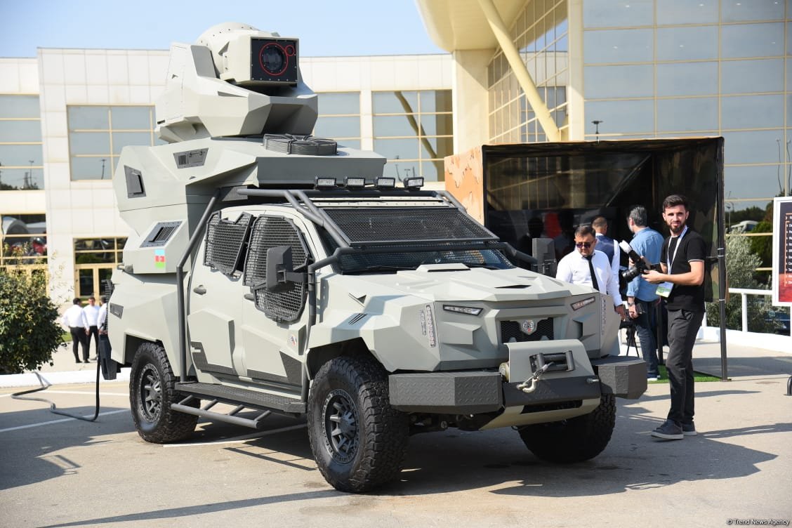 На выставке ADEX в Баку демонстрируются тяжелая артиллерия и военная авиация (ФОТО)