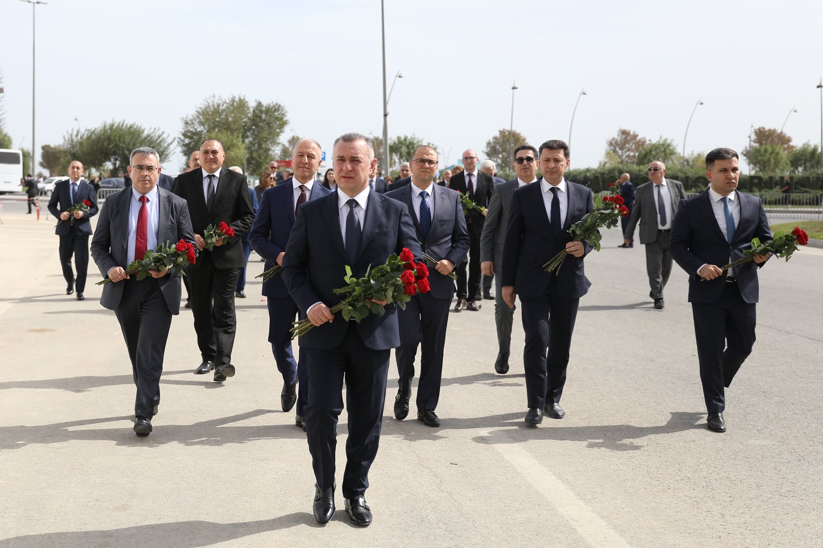 Руководство и коллектив минздрава Азербайджана посетили Парк Победы (ФОТО)