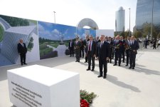 Руководство и коллектив минздрава Азербайджана посетили Парк Победы (ФОТО)