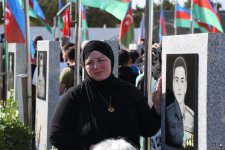 Азербайджанский народ чтит память шехидов Отечественной войны (ФОТО)