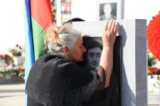 Азербайджанский народ чтит память шехидов Отечественной войны (ФОТО)