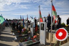 Азербайджанский народ чтит память шехидов Отечественной войны (ФОТО)