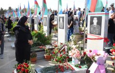 Азербайджанский народ чтит память шехидов Отечественной войны (ФОТО)