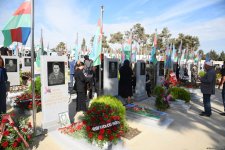 Азербайджанский народ чтит память шехидов Отечественной войны (ФОТО)