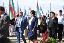 Азербайджанский народ чтит память шехидов Отечественной войны (ФОТО)