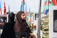 Азербайджанский народ чтит память шехидов Отечественной войны (ФОТО)